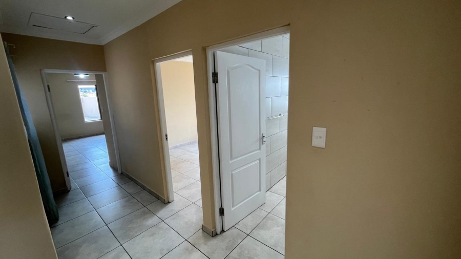 To Let 4 Bedroom Property for Rent in Fountains Estate Eastern Cape